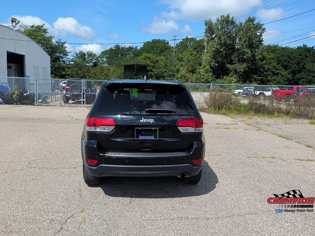 Used 2020 Jeep Grand Cherokee Laredo AWD/4WD image 4