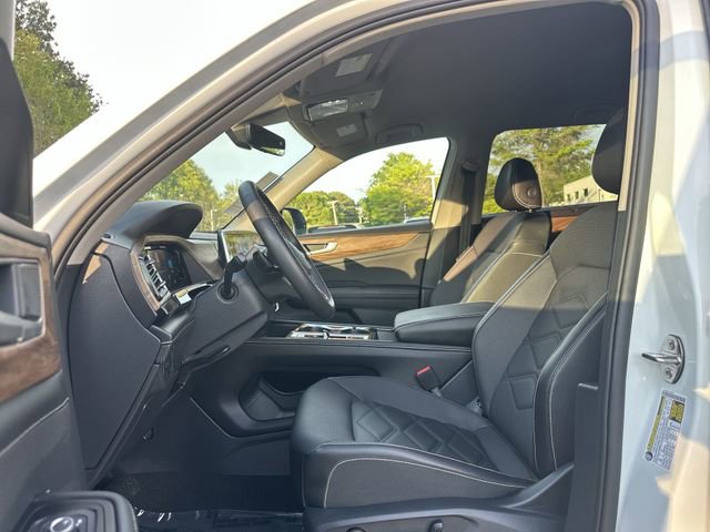 Used 2025 Volkswagen Atlas SE w/ Black Wheel Package image 12