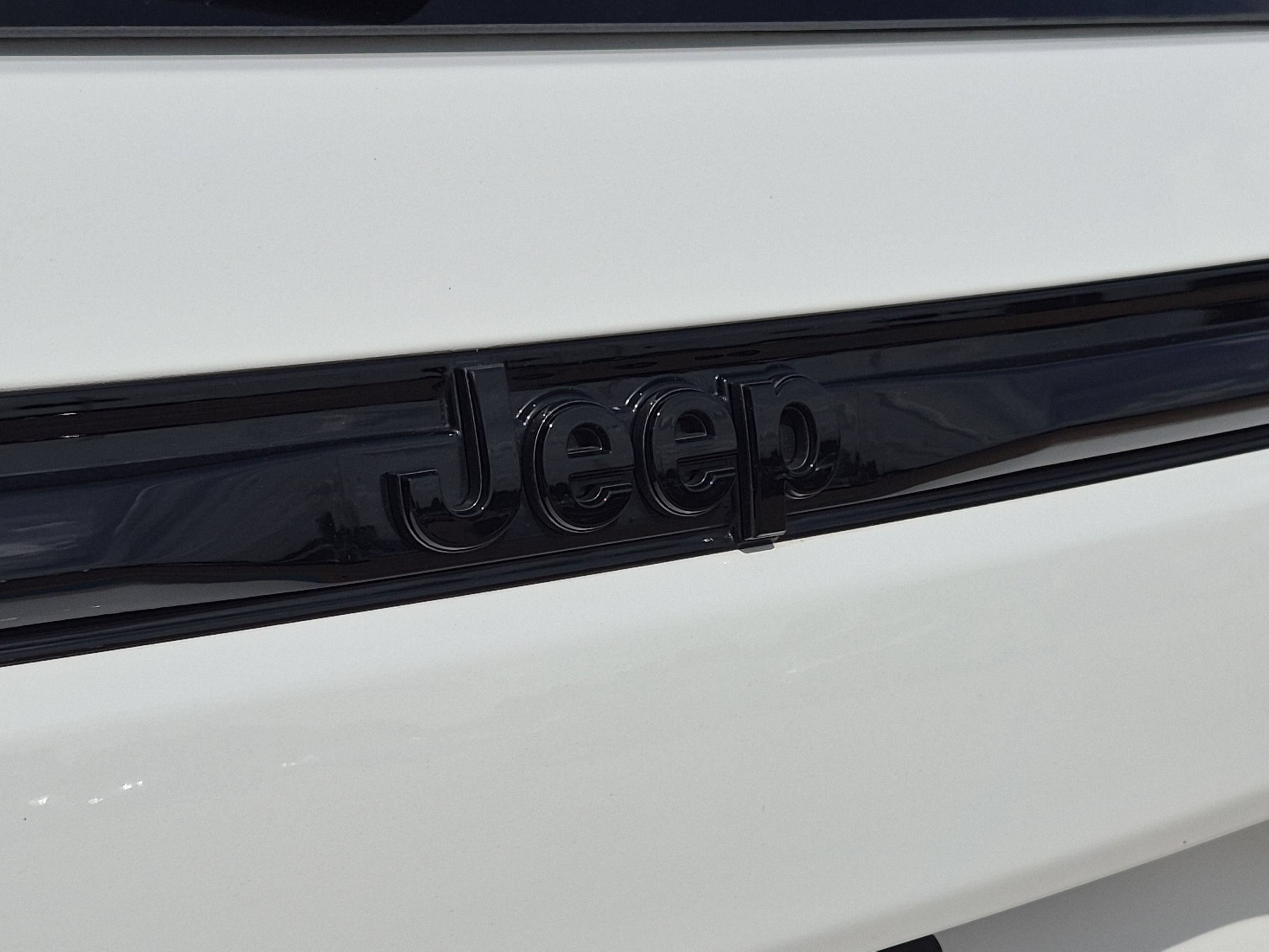 Used 2024 Jeep Grand Cherokee Limited w/ Black Appearance Package AWD/4WD image 28