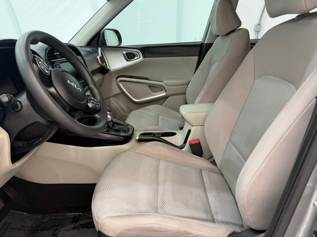 Used 2023 Kia Soul LX image 11