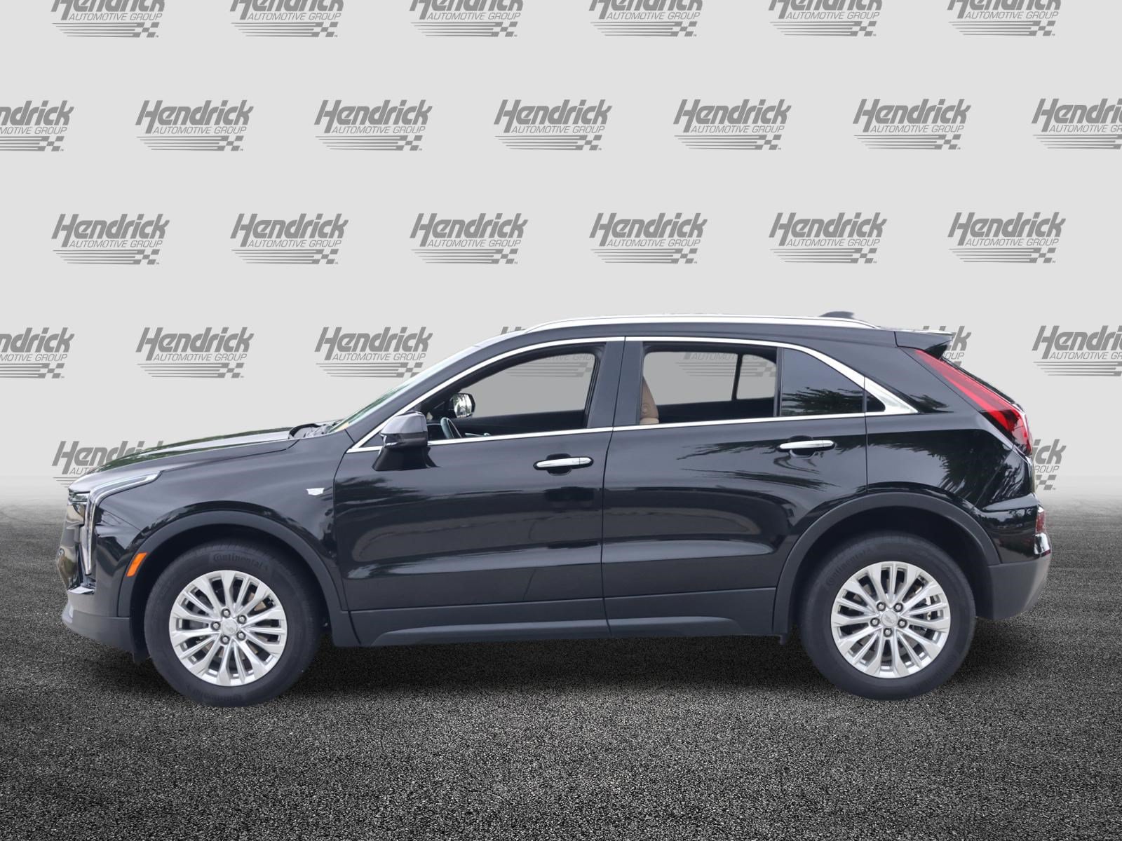 Used 2024 Cadillac XT4 Luxury w/ Cold Weather Package AWD/4WD image 6