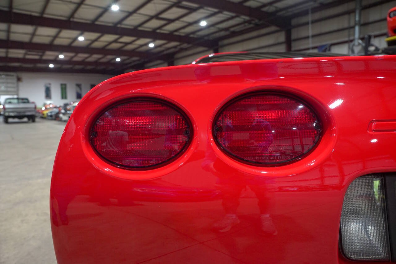Used 2001 Chevrolet Corvette Coupe RWD image 31