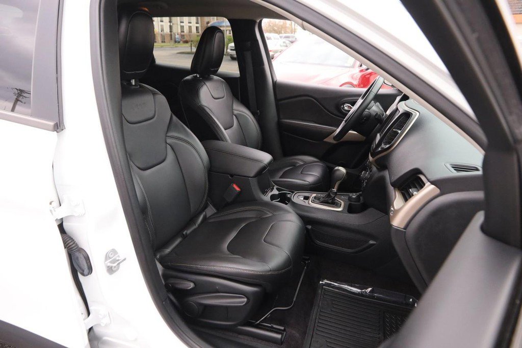 Used 2017 Jeep Cherokee Limited image 26