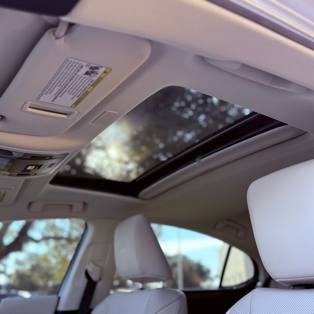 Used 2024 Lexus ES 350 w/ Premium Package image 30