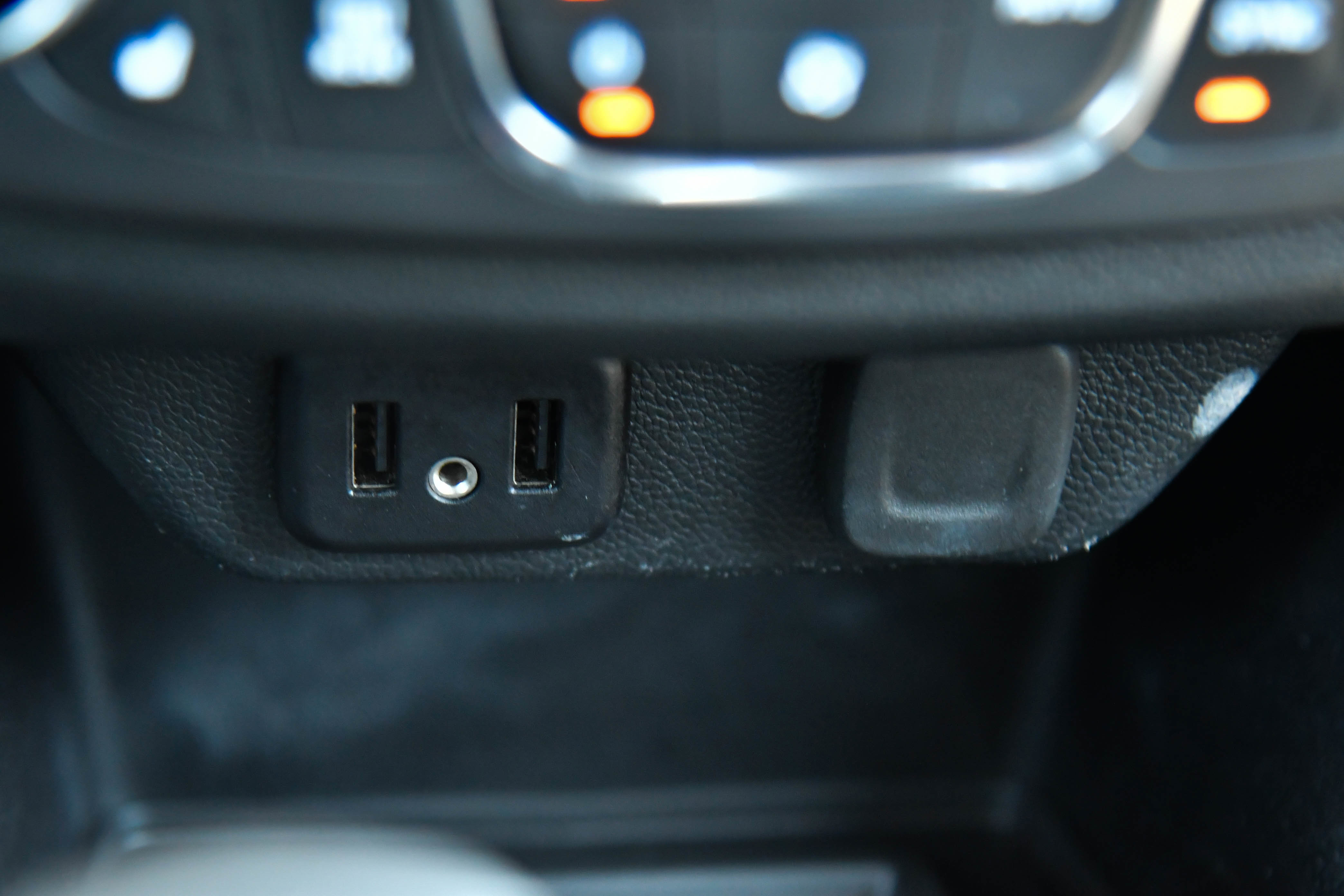 Used 2023 Chevrolet Traverse LT FWD image 29