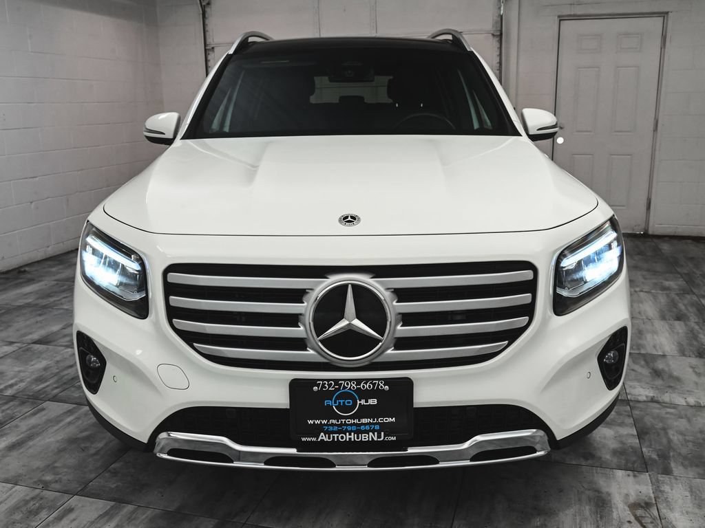 Used 2025 Mercedes-Benz GLB 250 4MATIC image 2