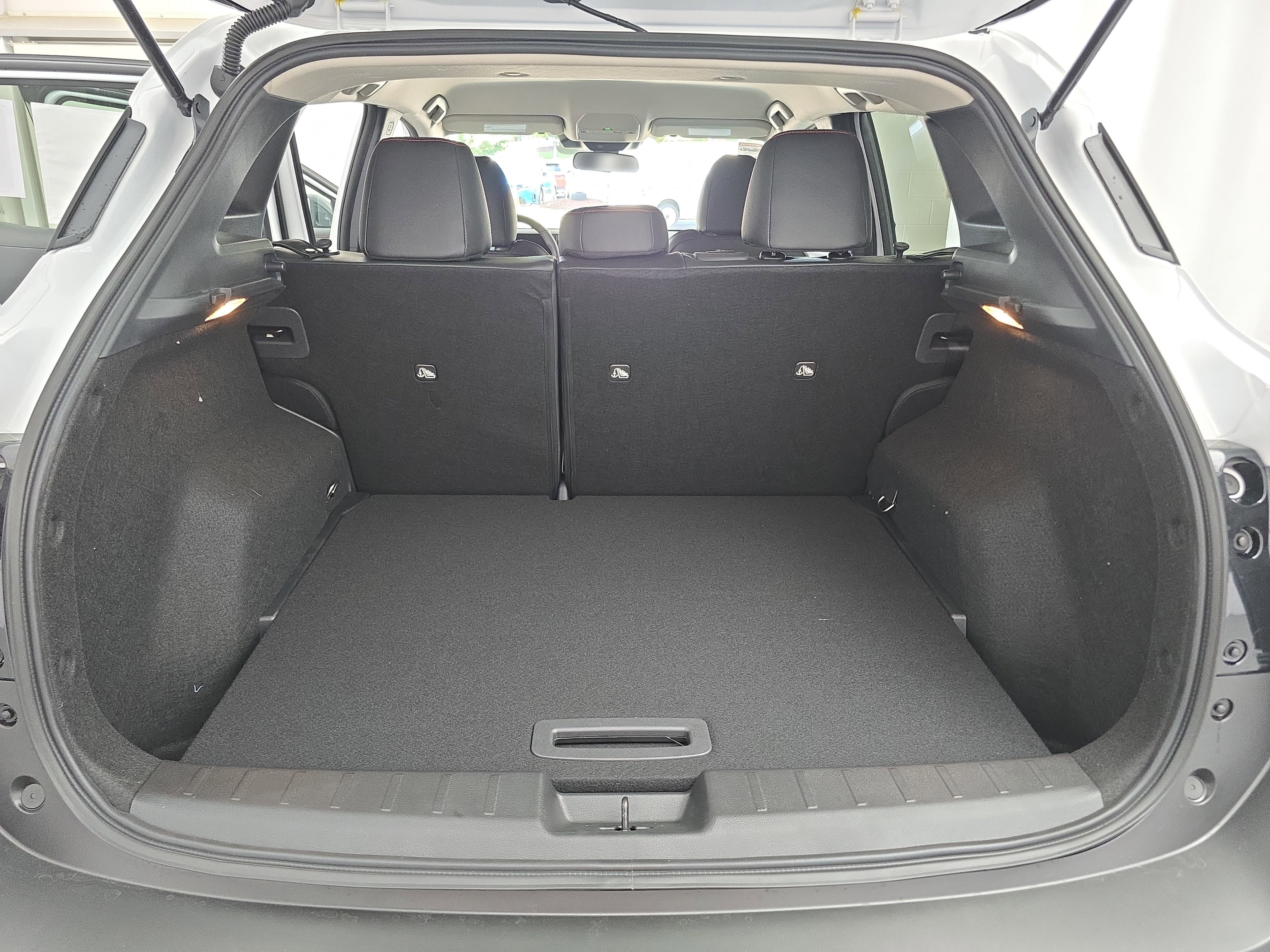 New 2026 Nissan Kicks SR FWD image 12