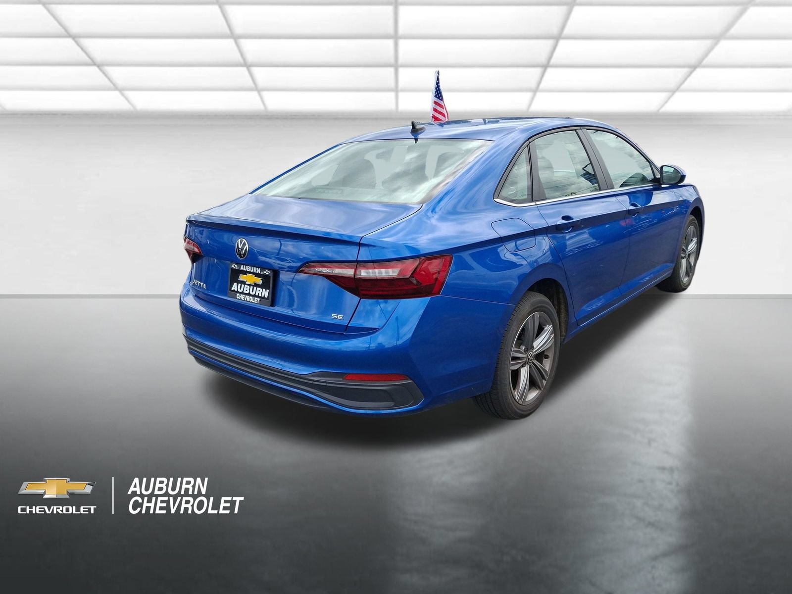 Used 2024 Volkswagen Jetta SE FWD image 3