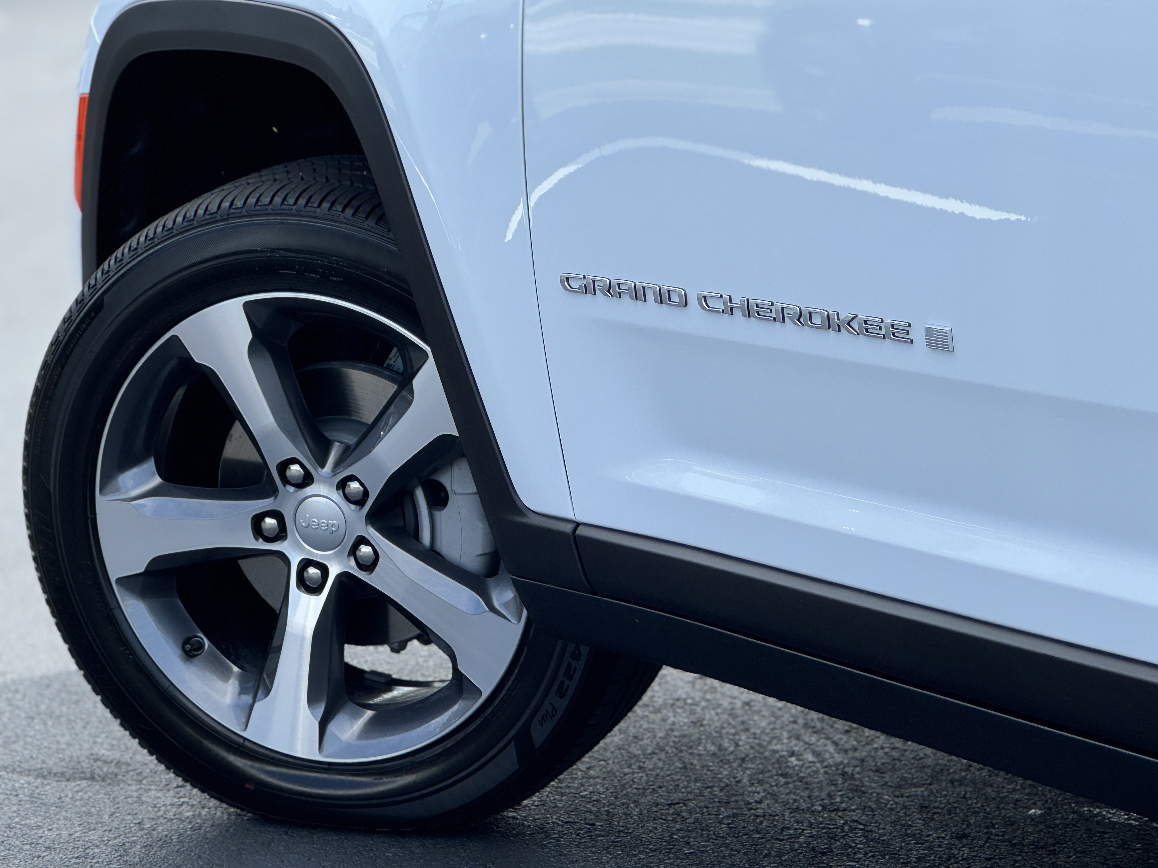 New 2025 Jeep Grand Cherokee Limited image 8