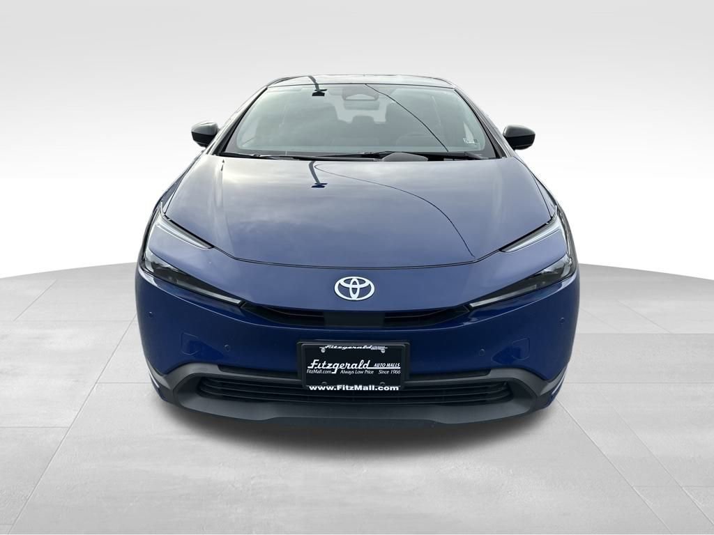 Used 2025 Toyota Prius LE image 2