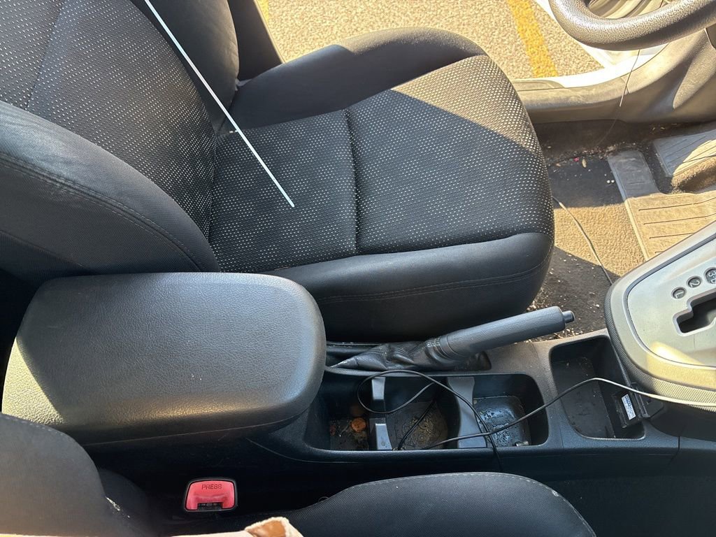 Used 2010 Pontiac Vibe w/ Preferred Package image 25