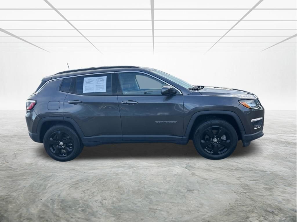 Used 2019 Jeep Compass Latitude FWD image 3