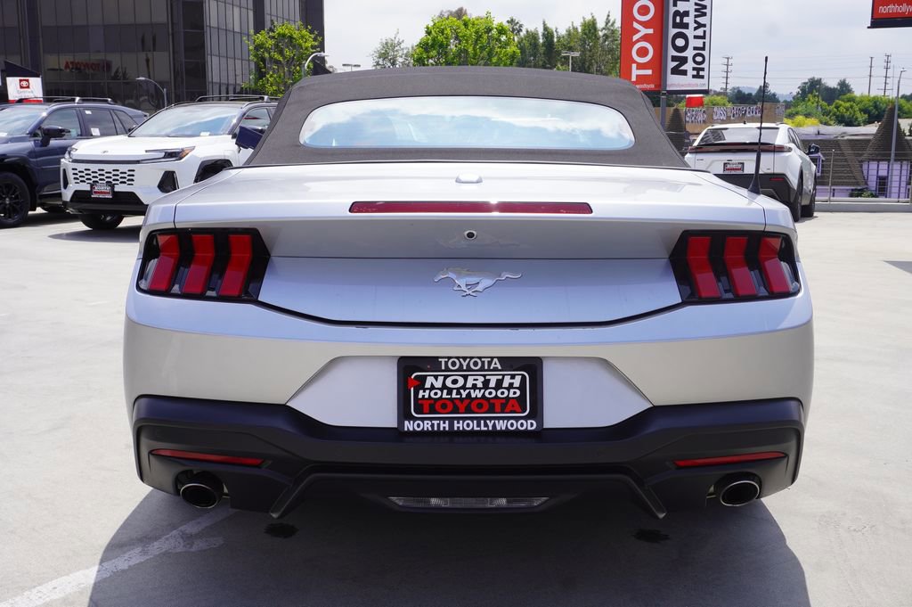 Used 2025 Ford Mustang Convertible RWD image 6