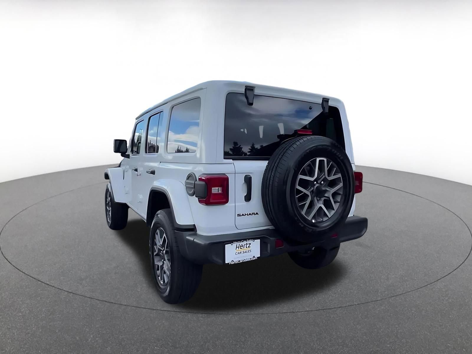 Used 2025 Jeep Wrangler Unlimited Sahara AWD/4WD image 10