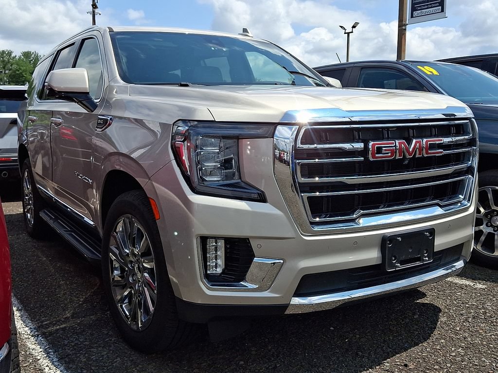 Certified 2021 GMC Yukon SLT w/ SLT Premium Package AWD/4WD image 3
