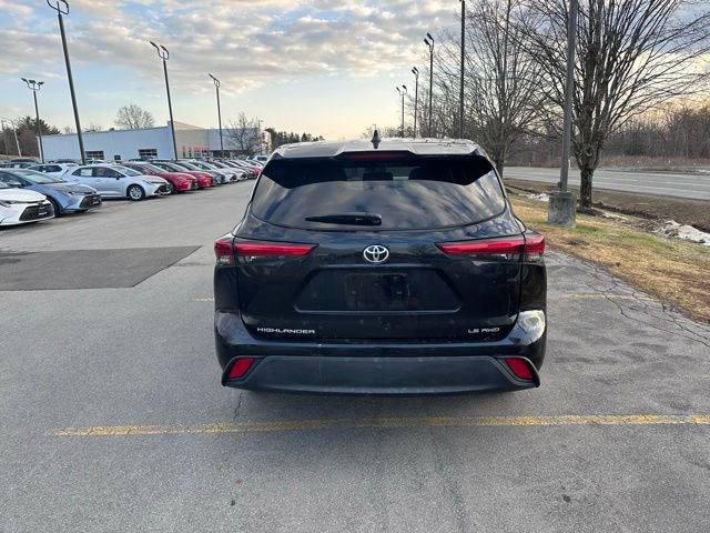Used 2023 Toyota Highlander LE image 4