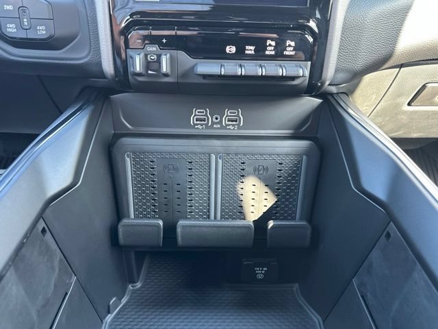 New 2026 RAM 3500 Laramie AWD/4WD image 19