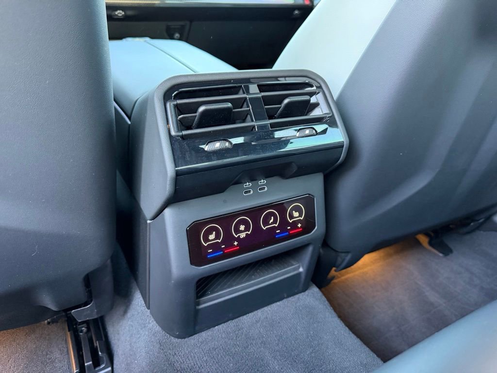 Used 2025 BMW M5 w/ Carbon Package image 27