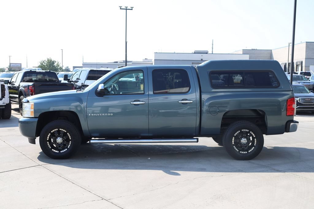 Used 2009 Chevrolet Silverado 1500 LT w/ Regional Value Package RWD image 3