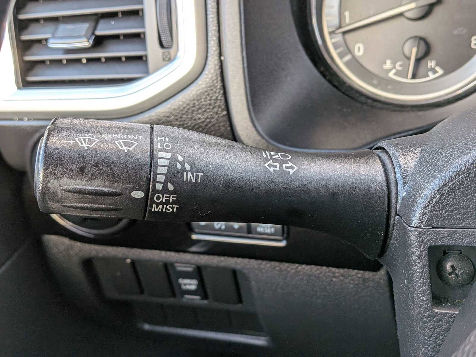 Used 2018 Nissan Titan SV image 24