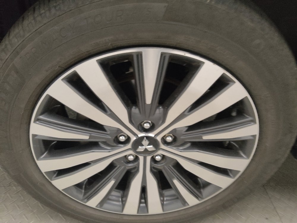 Used 2020 Mitsubishi Outlander ES FWD image 31