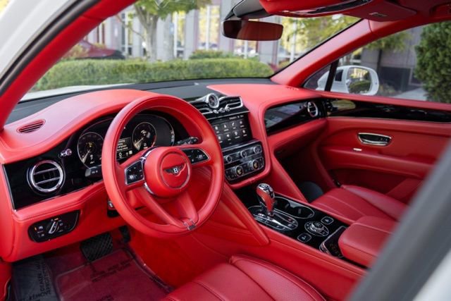 Used 2022 Bentley Bentayga image 29