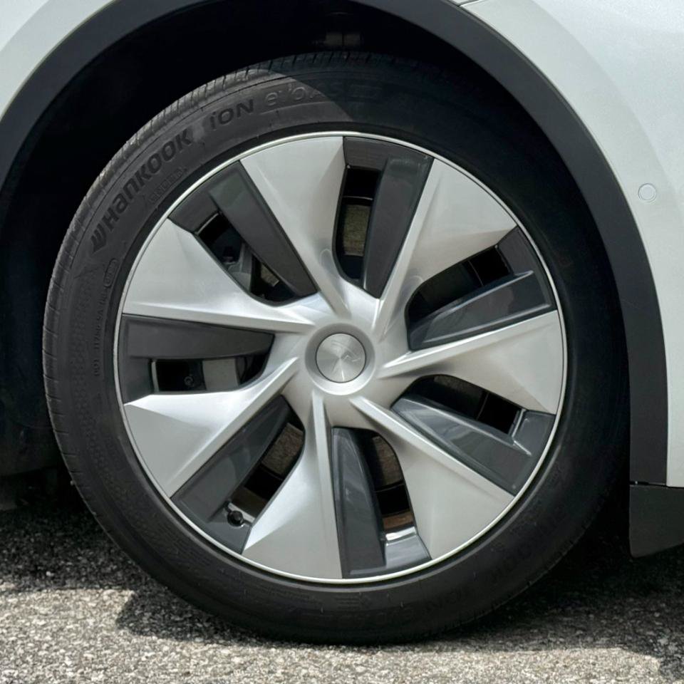 Used 2021 Tesla Model Y Long Range AWD/4WD image 28