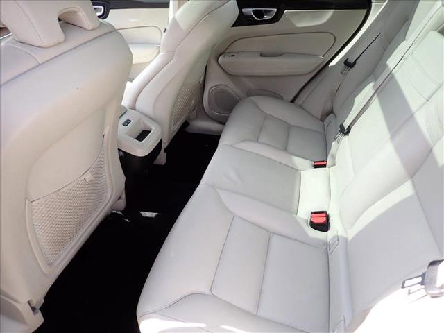 Used 2021 Volvo XC60 T5 Momentum w/ Protection Package Premier image 10
