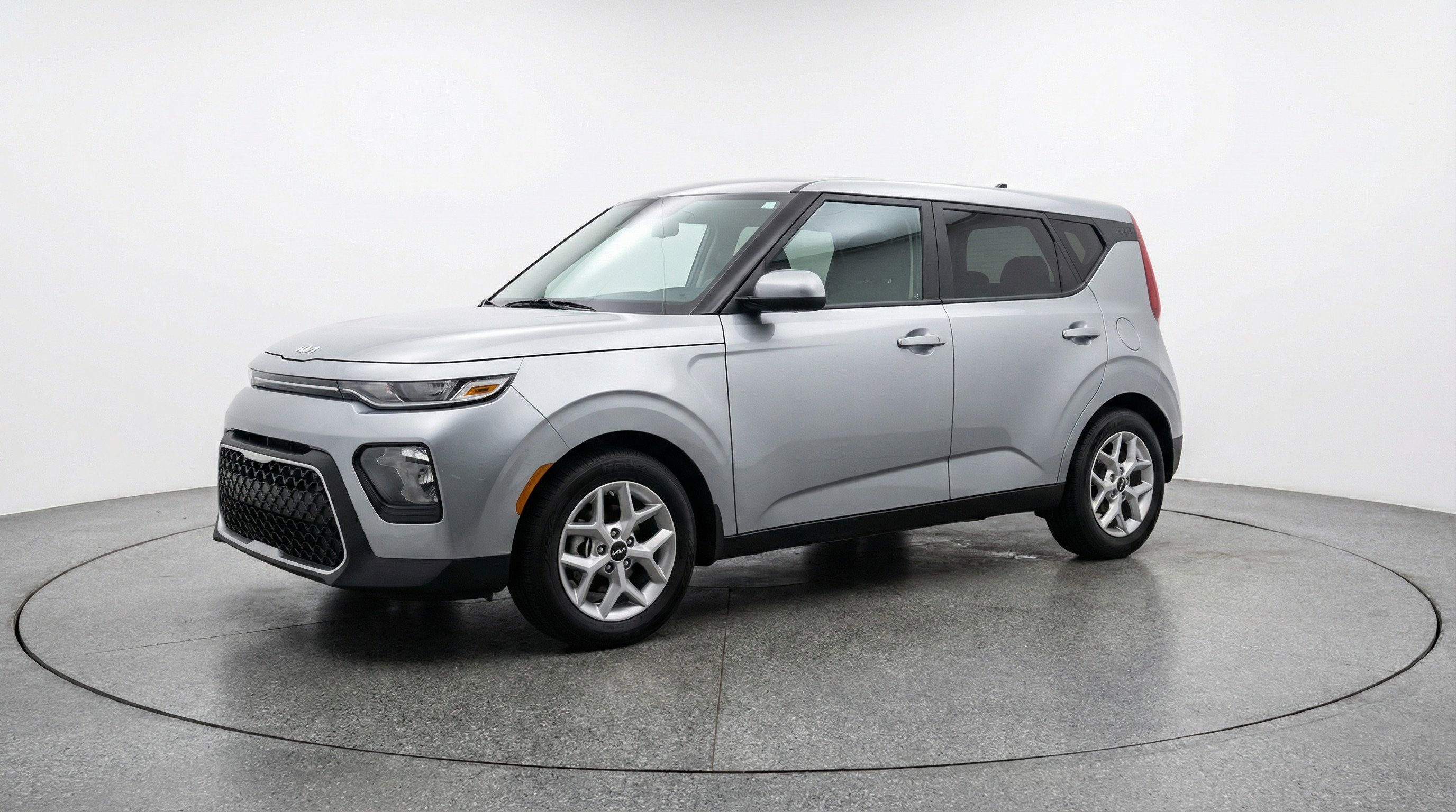 Used 2025 Kia Soul LX w/ LX Technology Package FWD image 3