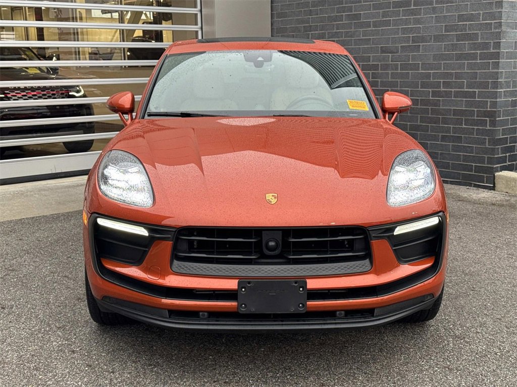 Used 2024 Porsche Macan image 2