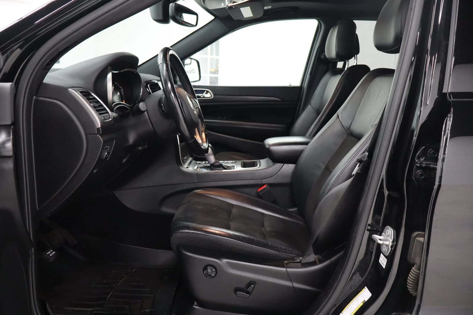Used 2019 Jeep Grand Cherokee Altitude AWD/4WD image 14
