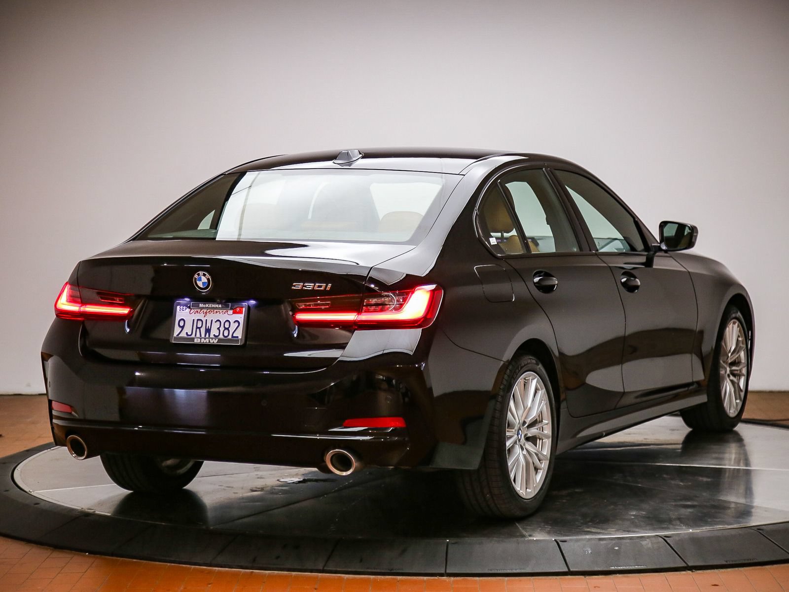 Used 2023 BMW 330i Sedan w/ Premium Package RWD image 5