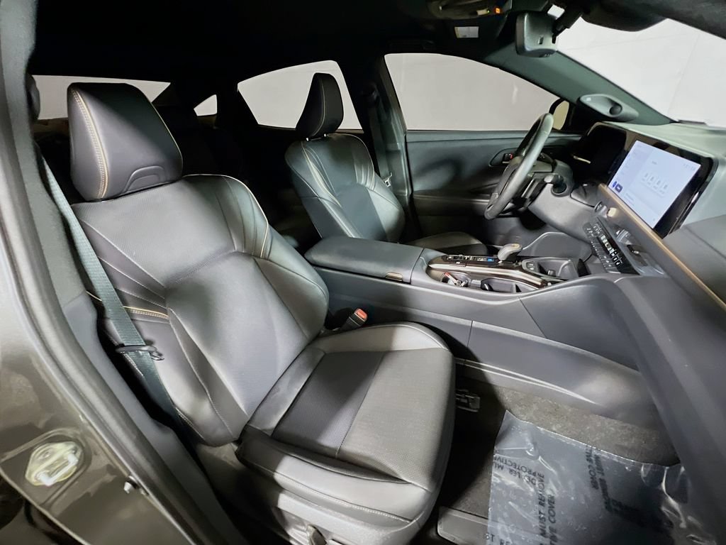 Certified 2025 Toyota Crown Platinum w/ Carpet Mat Package (TMS) AWD/4WD image 23