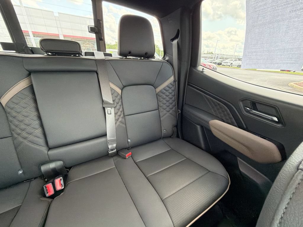 Used 2025 GMC Canyon Denali AWD/4WD image 14