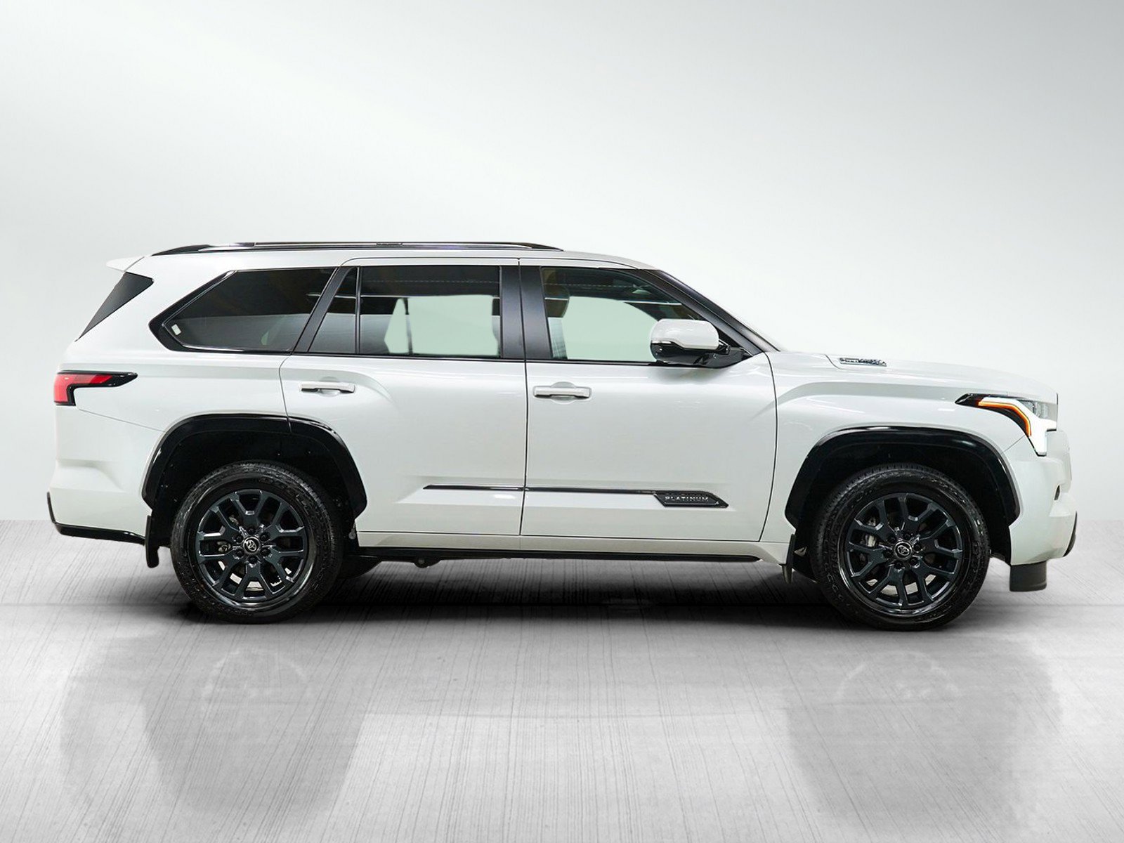 Used 2025 Toyota Sequoia Platinum AWD/4WD image 6