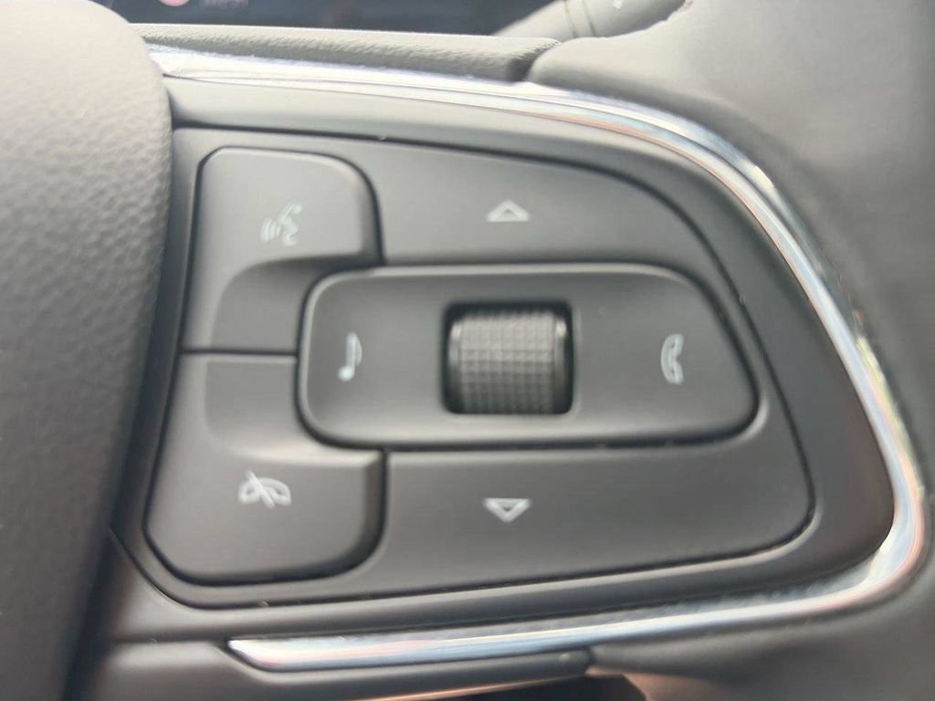 Used 2024 Buick Envista Sport Touring w/ Convenience I Package FWD image 24