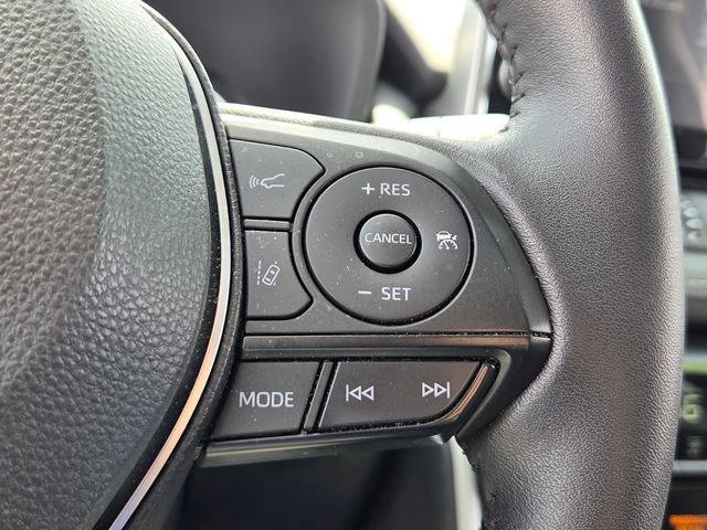 Used 2022 Toyota RAV4 XLE Premium AWD/4WD image 25