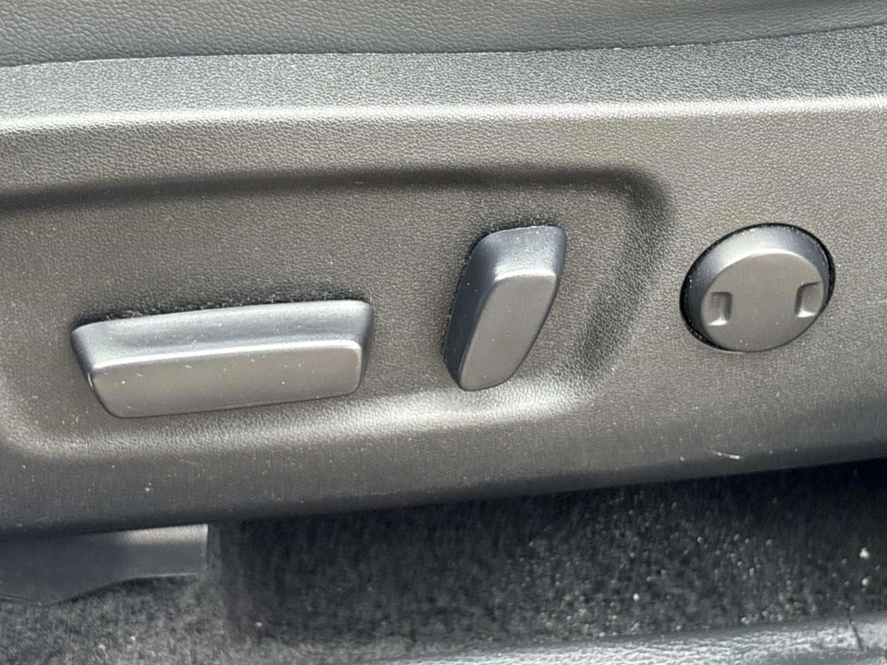 Used 2014 Toyota Highlander LE image 23