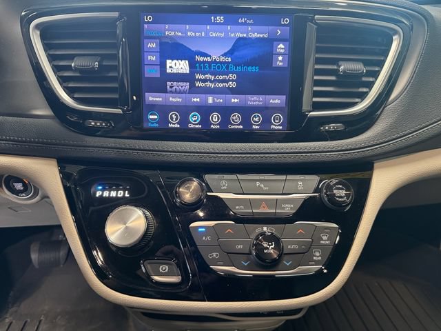 Used 2019 Chrysler Pacifica Limited FWD image 3