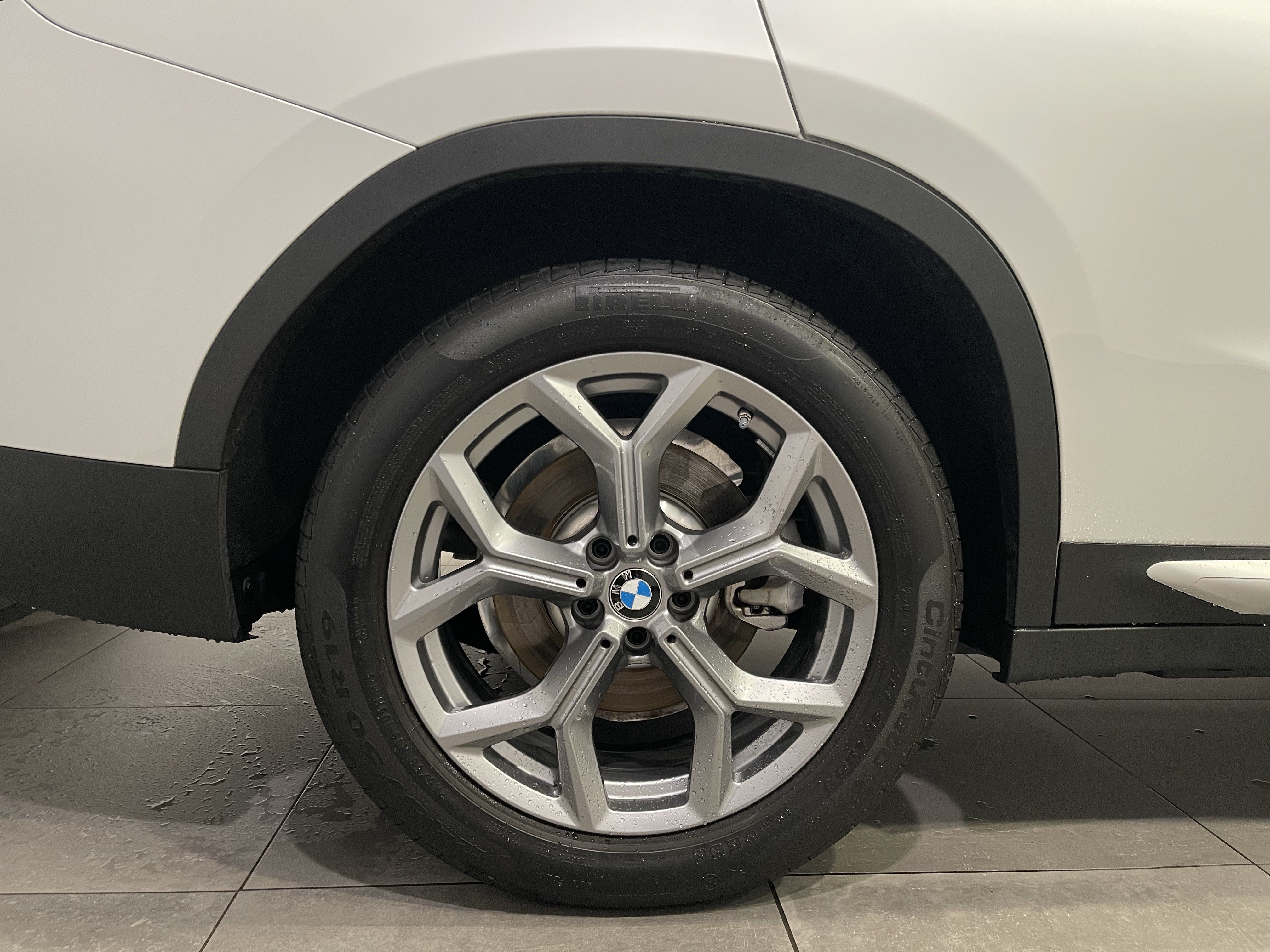 Used 2025 BMW X4 xDrive30i AWD/4WD image 9