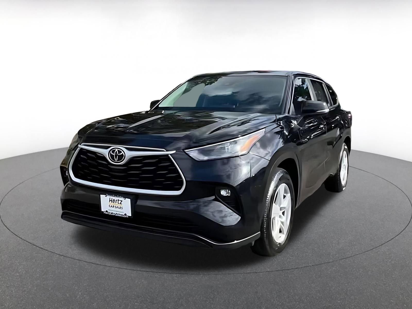 Used 2025 Toyota Highlander LE FWD image 7