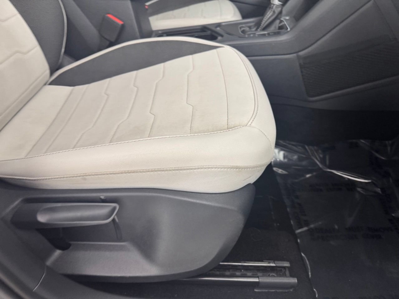 Used 2025 Volkswagen Taos SE w/ Panoramic Sunroof Package FWD image 38