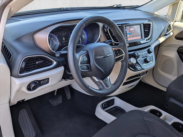 Used 2022 Chrysler Voyager LX image 10