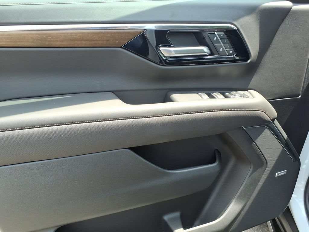 New 2026 Chevrolet Suburban High Country w/ LPO, Illumination Package AWD/4WD image 11