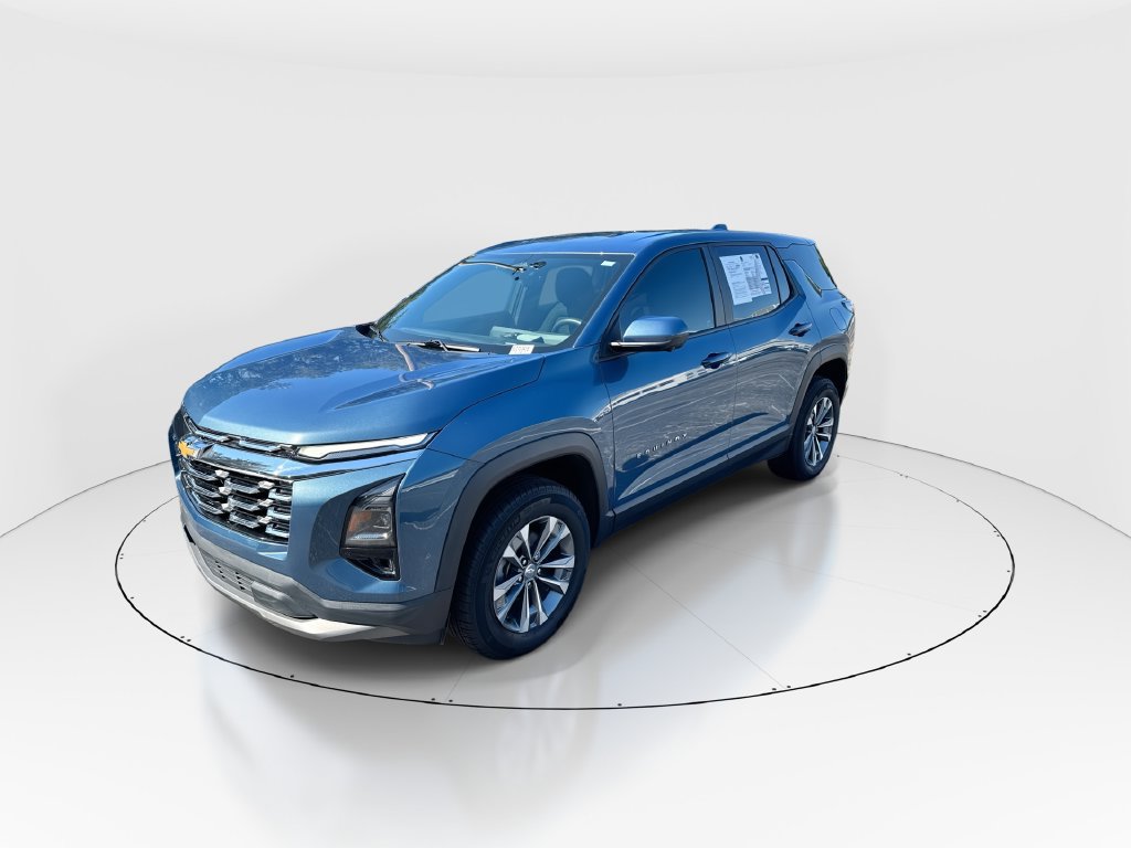 Used 2025 Chevrolet Equinox LT w/ Safety and Technology Package AWD/4WD image 4