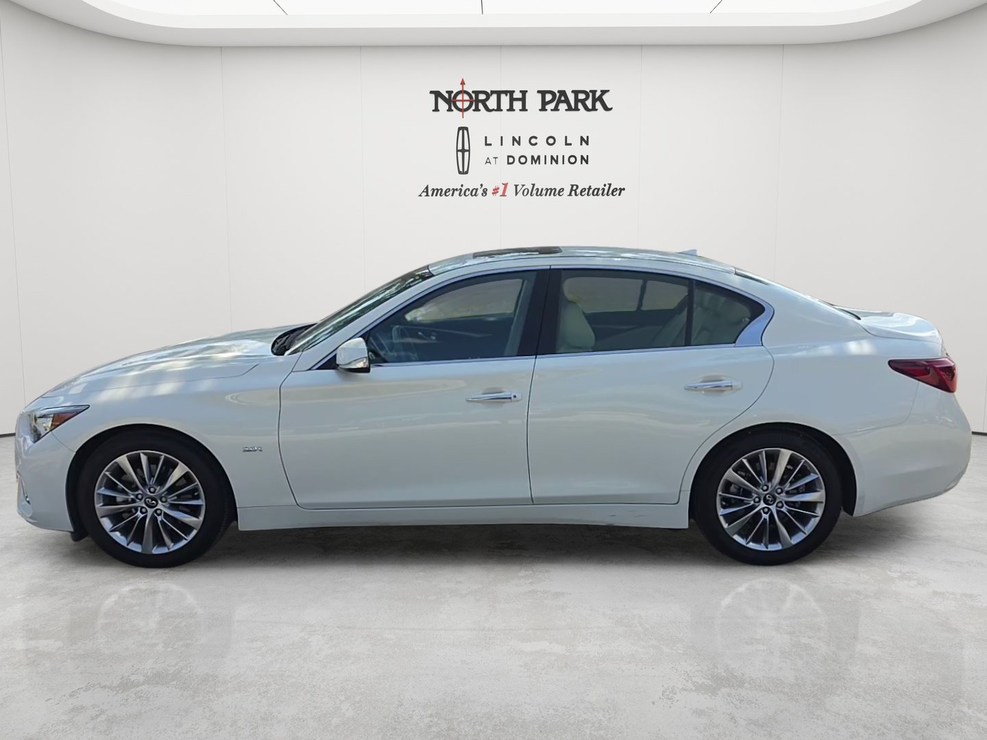 Used 2019 INFINITI Q50 Luxe w/ Essential Package (3.0T Luxe) RWD image 2