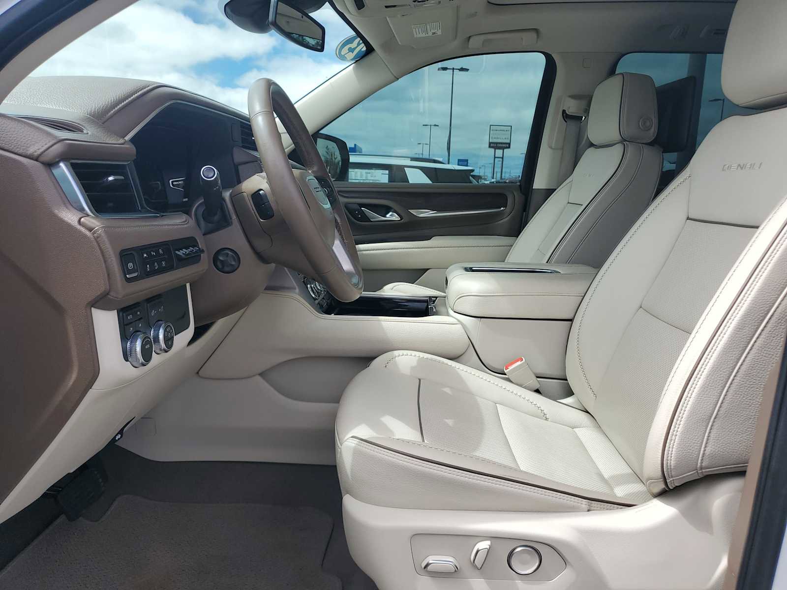 Certified 2023 GMC Yukon XL Denali image 15