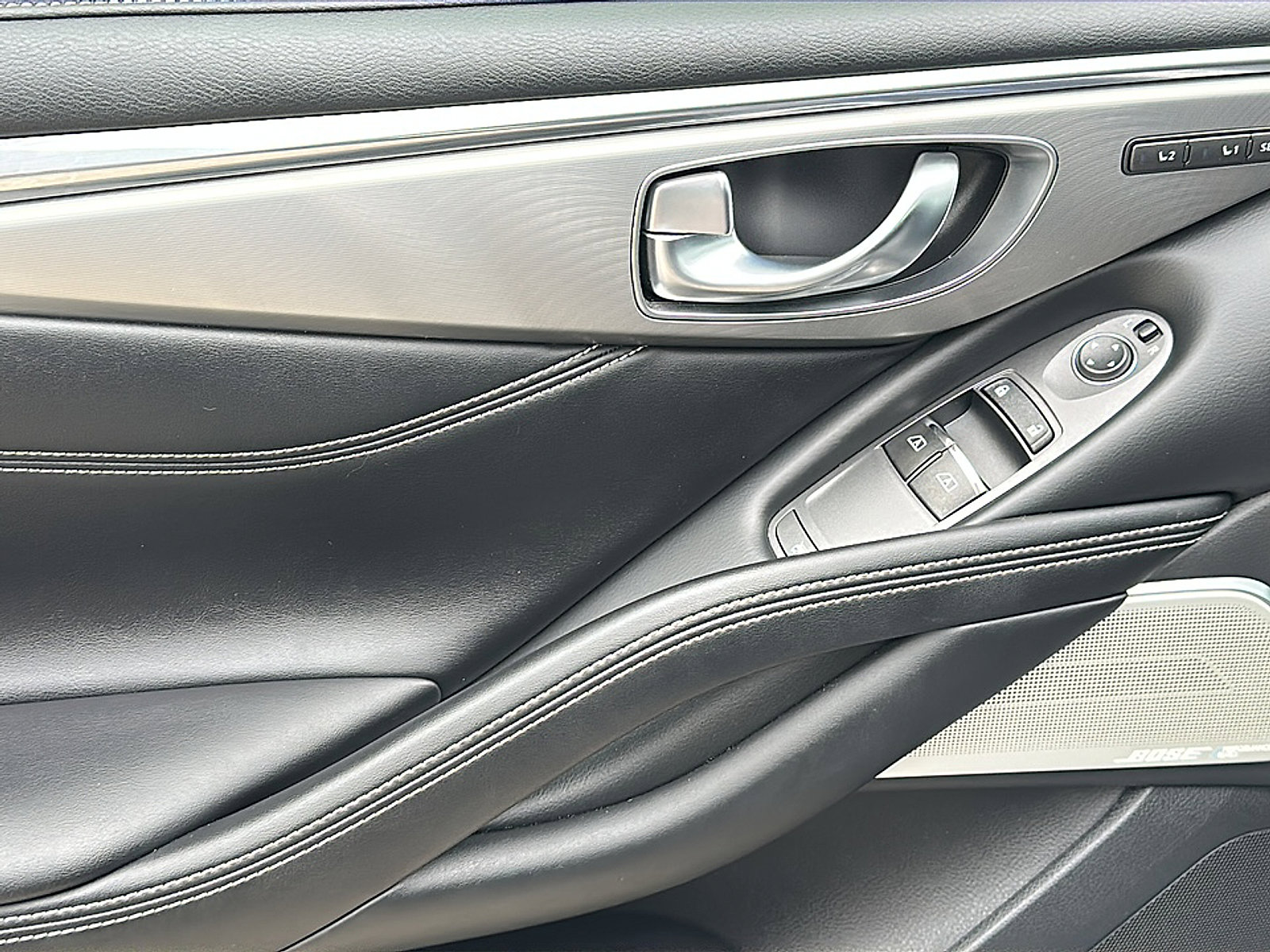 Used 2019 INFINITI Q60 3.0t Luxe w/ Essential Package image 16