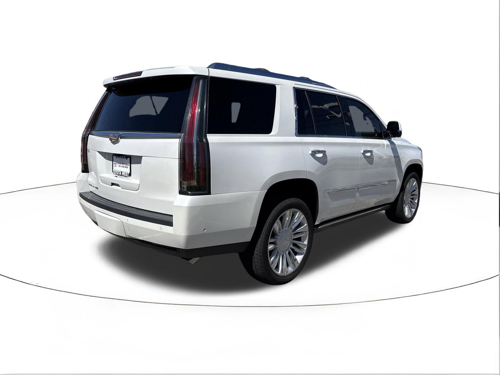 Used 2017 Cadillac Escalade Platinum image 3