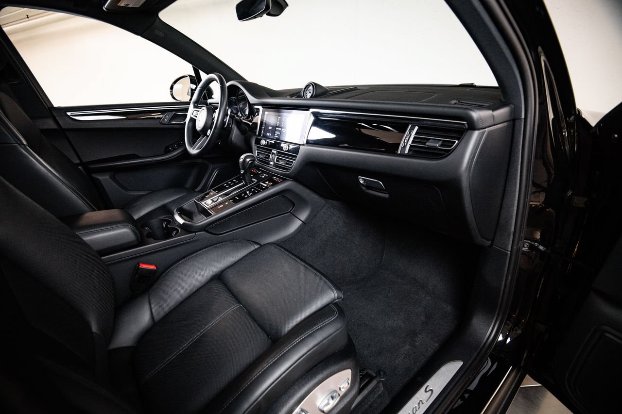 Certified 2023 Porsche Macan S AWD/4WD image 28